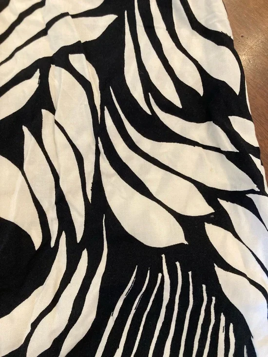 H&M Black Leaf Print Viscose Kaftan Dress NWT - Picture 3 of 8